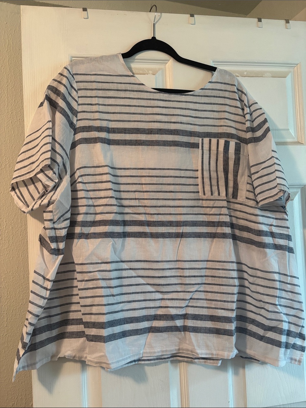 Liz Claiborne Short-Sleeve Striped Tee in White and Light Navy